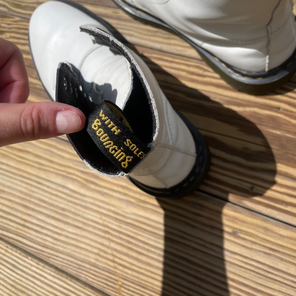 White Lace Up Dr. Martens Boots - Women’s Size 8 - Picture 6 of 9